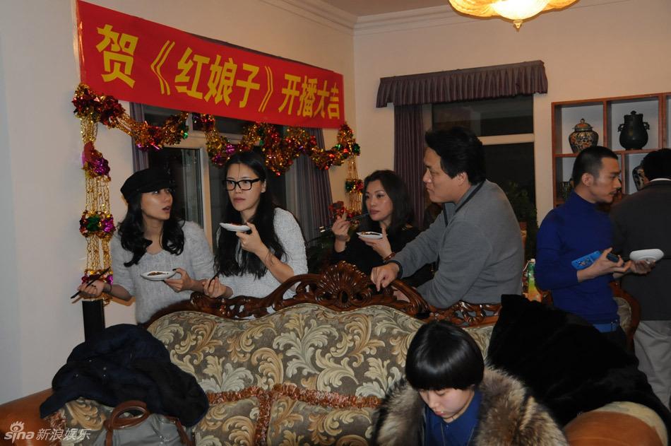 在一个摄制剧组中,导演、副导演,监制,制片人的职责分别是什么呢?请详细点回答?(创意导演组合包 3)