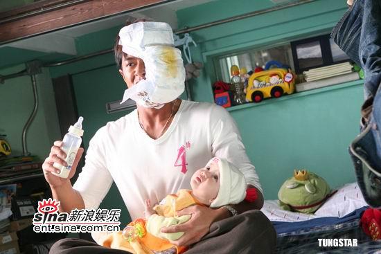 宝贝计划里用摩托车载古天乐的那个女的是谁,叫什么名字?(一屋宝贝导演)