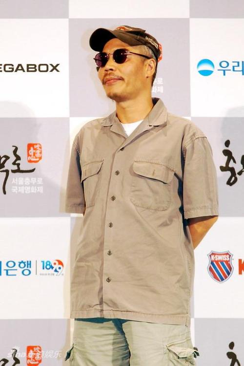 有贵族气质的男明星有哪些？(韩国导演李明世)