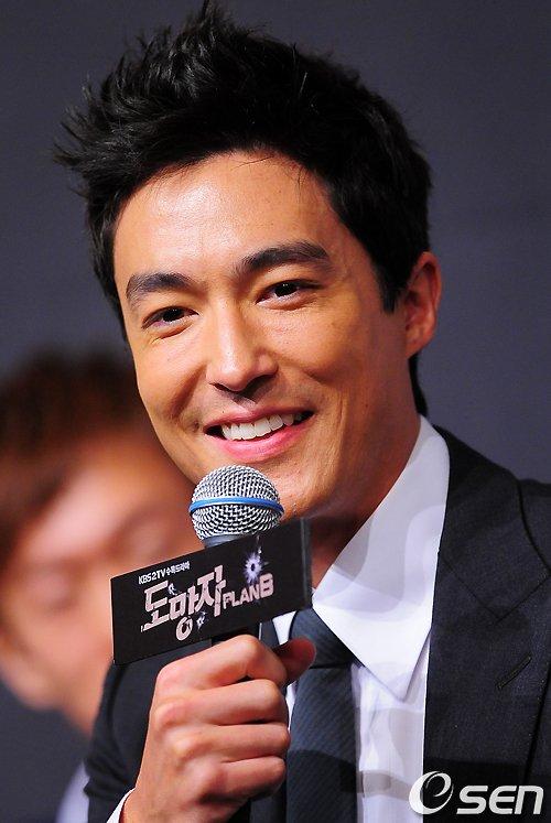 有贵族气质的男明星有哪些?(韩国导演李明世)