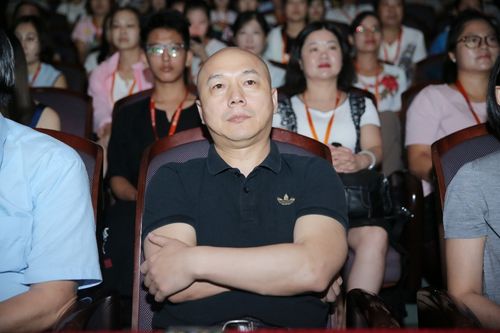 江西新建县何姓？(唐六一导演)