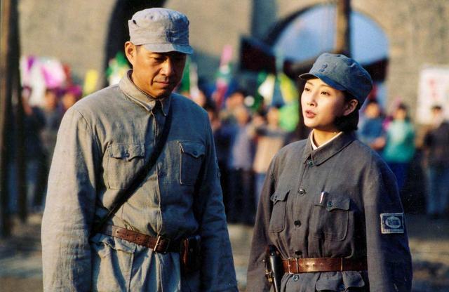 历史的天空是哪位导演拍的?主演是谁?(导演方刚亮)