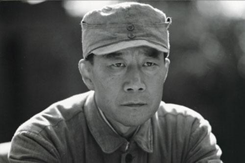 历史的天空是哪位导演拍的？主演是谁？(导演方刚亮)
