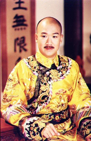 张默在康熙微服私访记扮演的谁?(小爸爸导演)