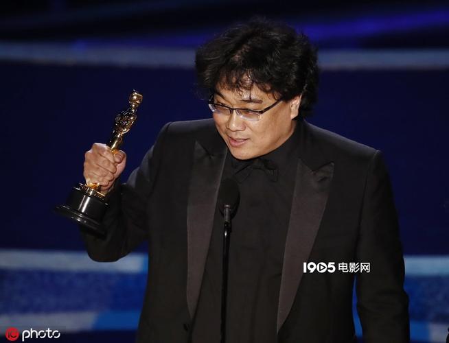 奥斯卡小金人导演?(奉俊昊导演)