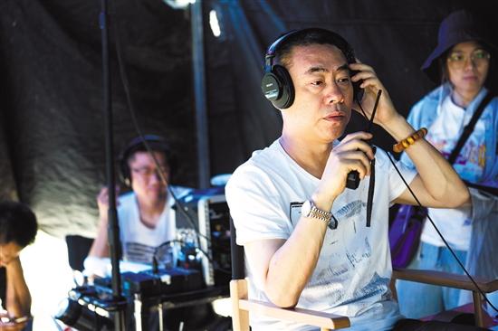 戏曲里的导演和艺术总监有什么不同，他们各自做什么样的工作？(中国好歌曲导演是谁)