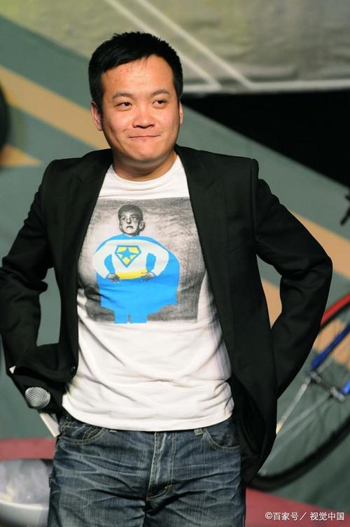 疯狂的石头导演叫什么名字?(疯狂的导演 演员)