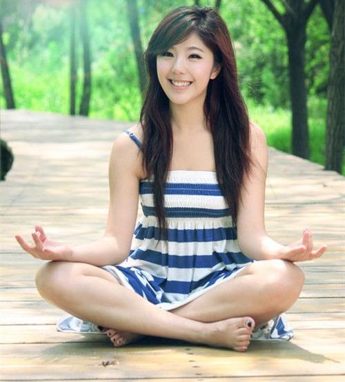 电影举起手来1和2的区别?(赵奕欢和导演睡)