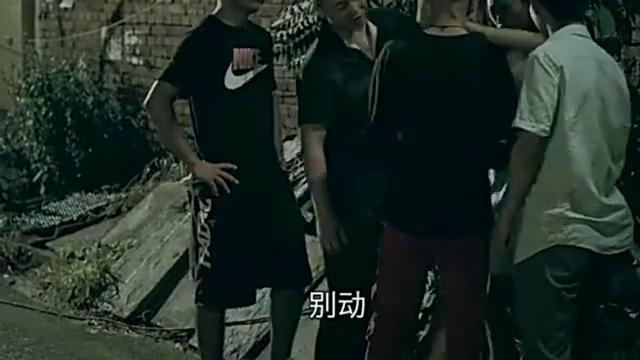 上百混混围攻新来警察的是什么电影?(春节晚会导演遭围攻)