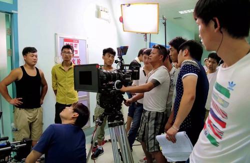 做一名导演应具备什么能力?(导演怎么培养演员)
