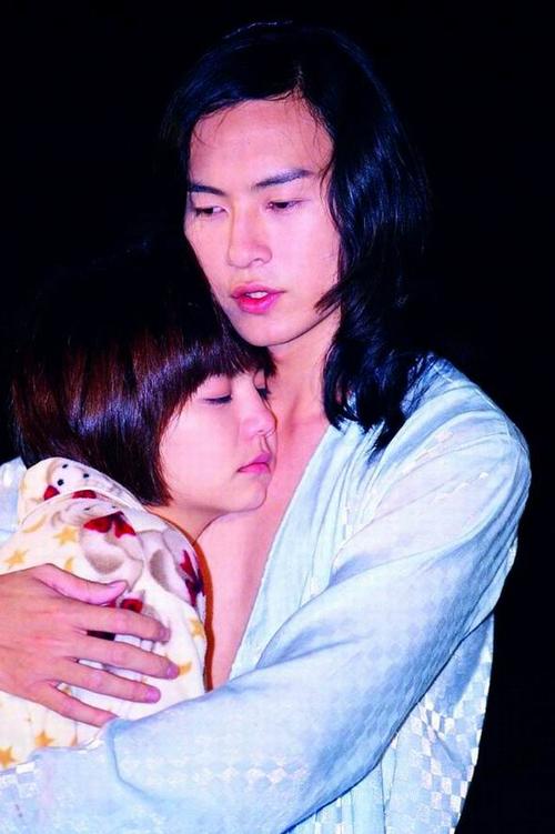蔷薇之恋百合身世?(hebe导演男友)