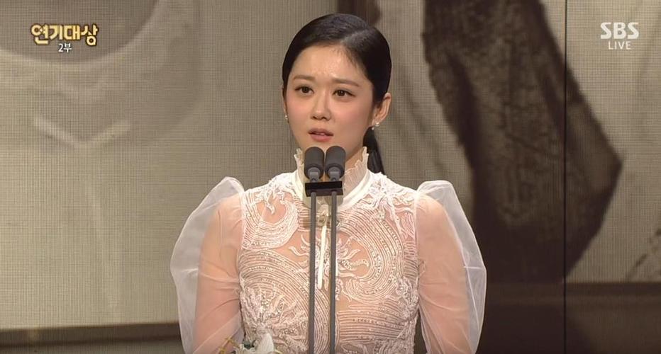 张娜拉制作人奖是什么？(张娜拉和导演睡觉)
