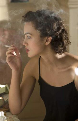 请推荐几部好莱坞女主角抽烟的电影尽可能多，谢谢？(女性瘾者 导演版)