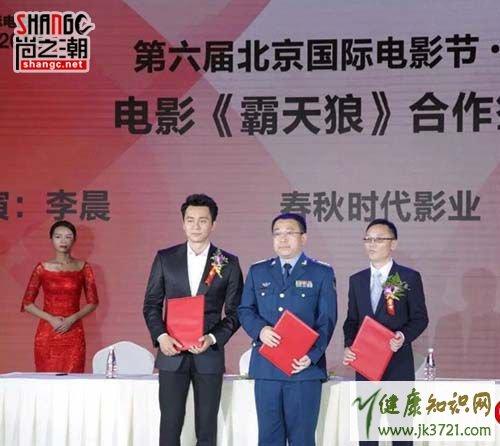 有没有适合大学生看的电影、电视剧、书籍,请推荐几部?(李晨导演霸天狼上映)