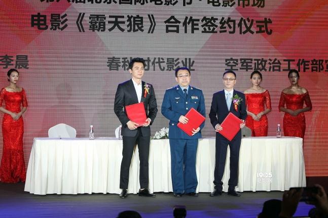 有没有适合大学生看的电影、电视剧、书籍,请推荐几部?(李晨导演霸天狼上映)