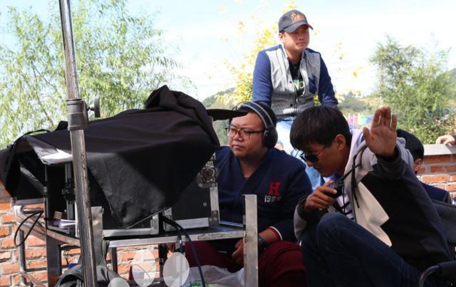 拍电影过程中,导演属于什么位置?是要出钱的股东,还是要拿钱工作的受雇者?(影响力最大的导演)