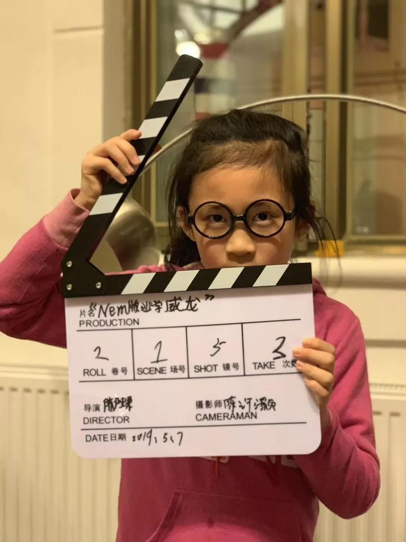 拍电影时导演喊什么?(英文名电影 导演 词语)