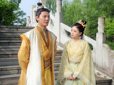 女主角在剧中的名字叫晴柔是那一部电视剧？(调皮王妃 兰世宁导演)