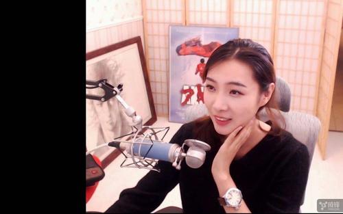 文锦才艺女主播是谁啊?(女主播陪导演在线播放)