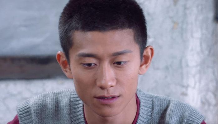 张一山买赤峰车票是第几集？(李玉峰 导演)