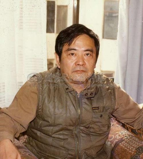 包耳旁的姓氏有哪些?(香港邵氏导演邓)