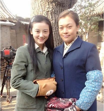 爷们这电视剧讲了什么？(徐婷和导演亲吻)