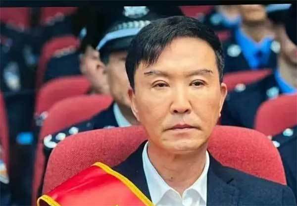 狂飙吴刚角色介绍？(新疆导演吴刚照片)