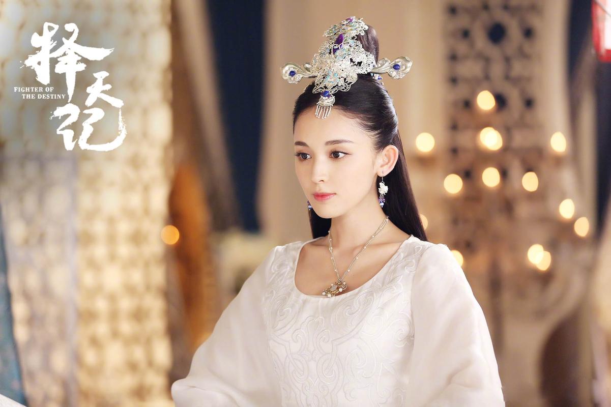 古力娜扎主演的《择天记》讲的是什么？(择天记的导演都有谁)
