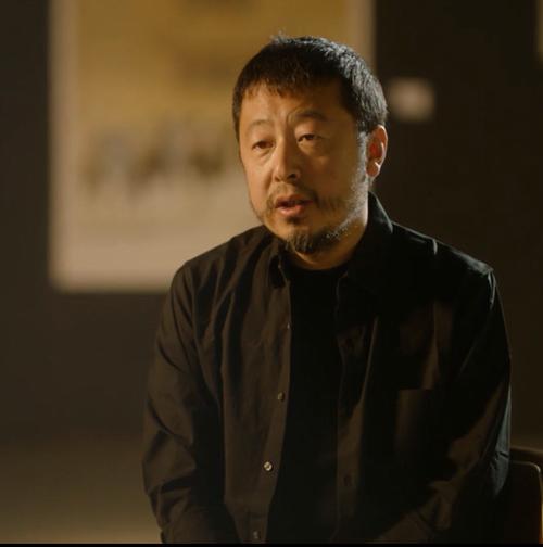 与贾樟柯风格类似的导演？(贾樟柯导演的电影风格)