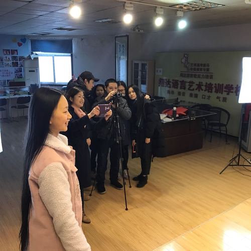 江苏有哪些好的影视艺术学校?学校学风都怎么样?(导演玩弄艺校学生)