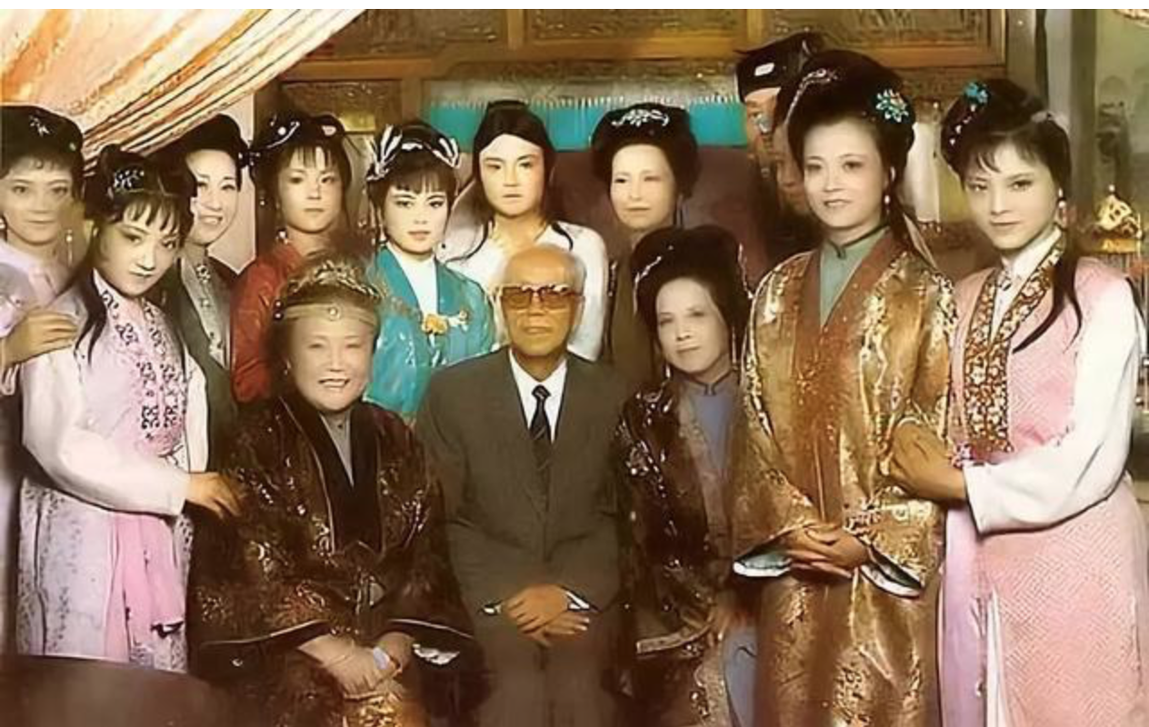 第一版红楼梦电视剧是几几年的？(八七年红楼梦导演是谁)