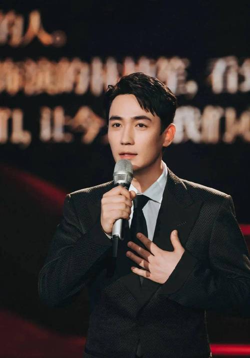 各专家与导演对朱一龙的评价？(因 丑 导演 男演员)