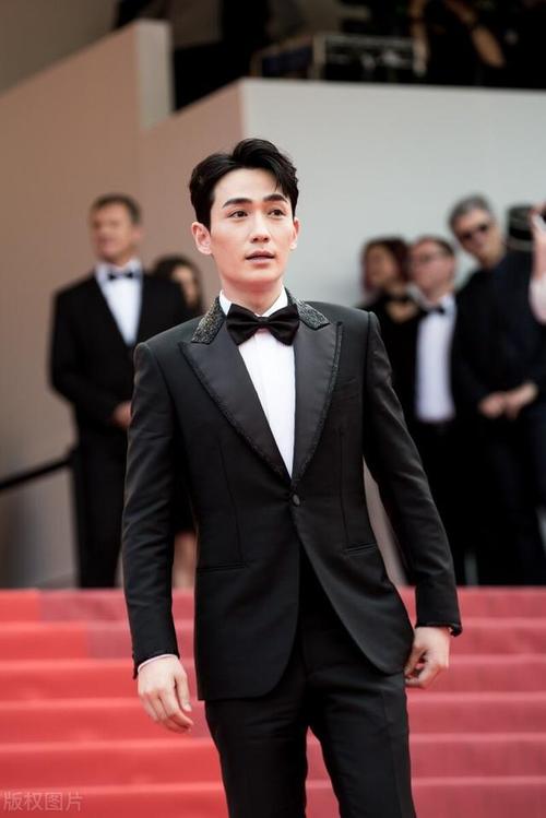 各专家与导演对朱一龙的评价?(因 丑 导演 男演员)