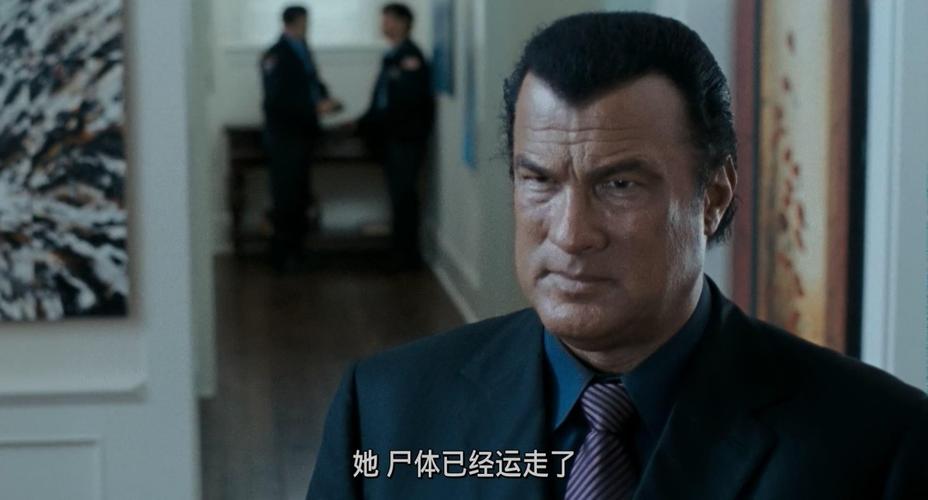 电影眼变白杀人，一刀把汽车劈成两半？(守卫者导演)