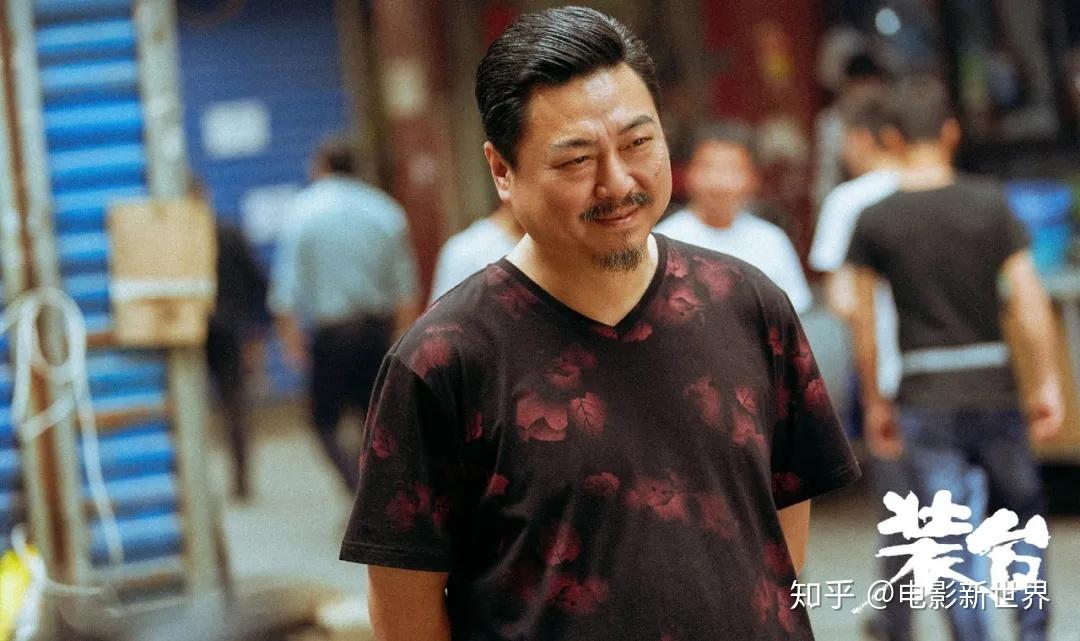 古惑仔3只手遮天里那个陈耀是什么人?看似挺有权利的?(八叔导演)