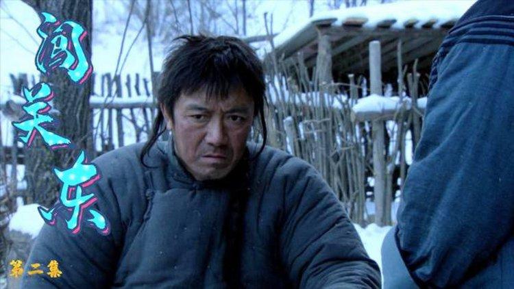 闯关东成年传杰谁扮演的？(浮出水面的导演叫严)
