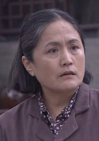 二叔中黑丽丽扮演者？(二叔的导演是谁)