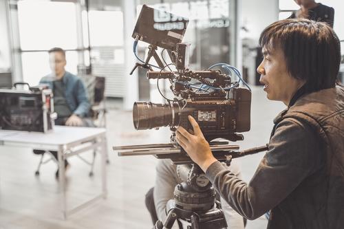 导演片场喊action用的板叫什么？(导演镜软件)