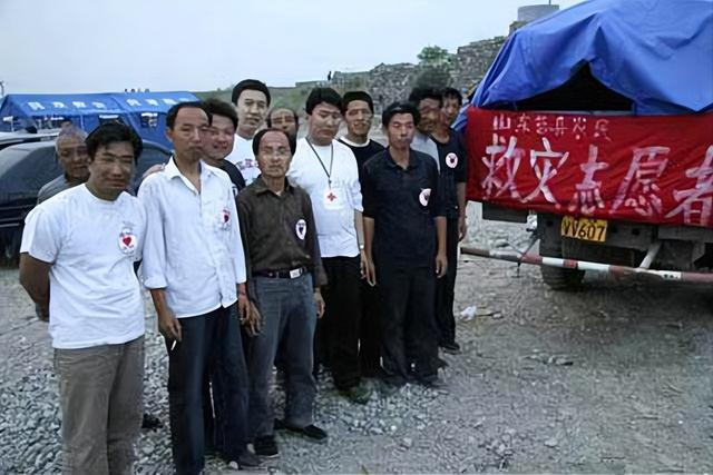 开拖拉机去汶川救灾的电影?(日照好人导演)