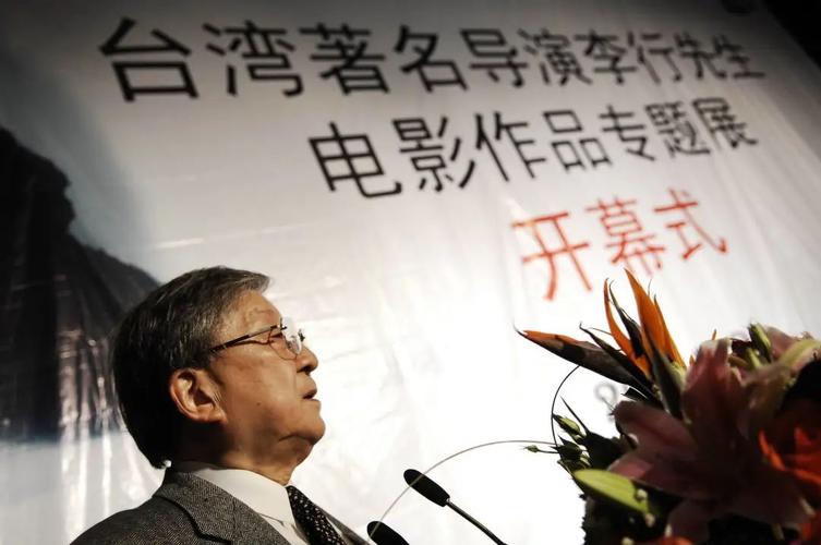 郑丰喜电影全集?(李行导演如何评价秦汉)