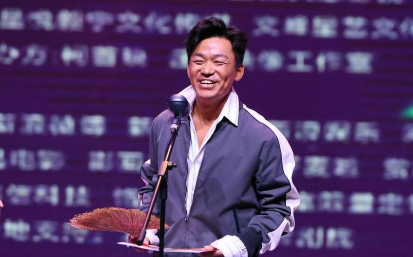 王宝强金扫帚领奖是什么电影?(王祖蓝导演电影)