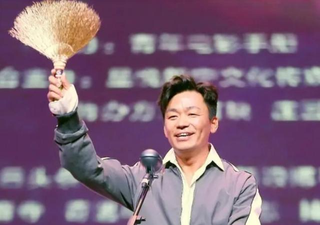 王宝强金扫帚领奖是什么电影？(王祖蓝导演电影)