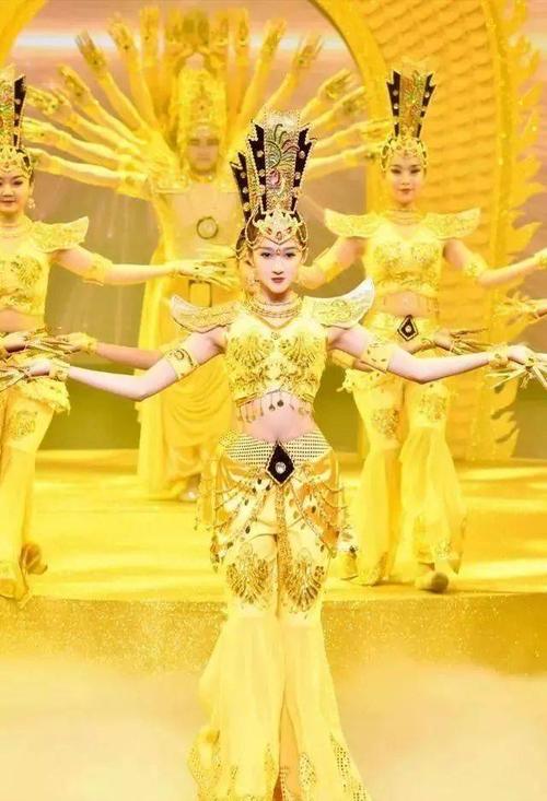 张淼怡身高？(千手观音的导演)