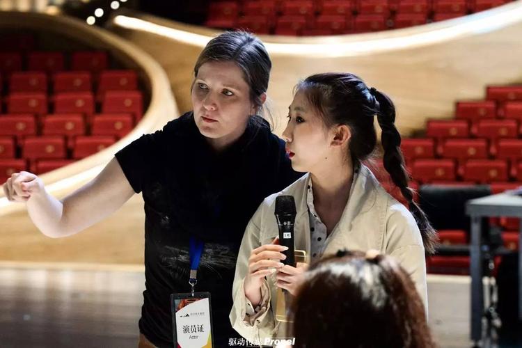一善心光导演？(张娜被导演干了小说)