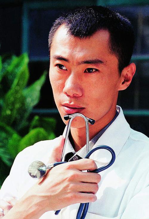 耳光响亮里的杨春光是谁扮演?(郑昊导演的电视剧)