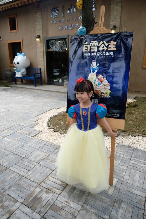 白雪公主导演主演 主要情节改编作品?(导演白雪)
