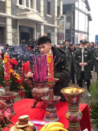 生死营救苏玉卿是谁演的?(高升中导演联系方式)