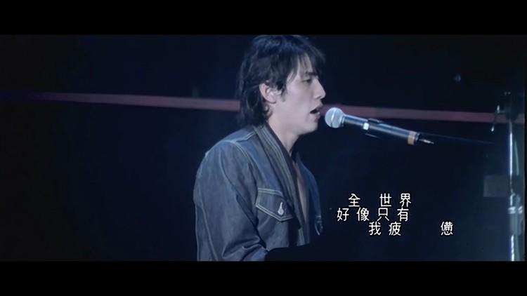 问一个外国歌mv画面大概是世界末日，大家都在跑，干自己的事，有一对情侣在车里亲吻，很好听？
