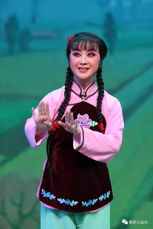 梁秋燕是谁演的？
