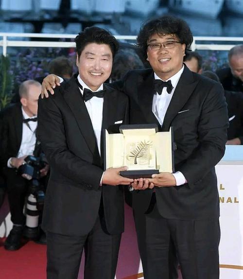 韩国第一个获得戛纳电影节的导演?